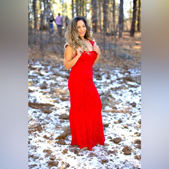 A Stretch Red Flare of Sexy ❤️ - Picture 2 of 5